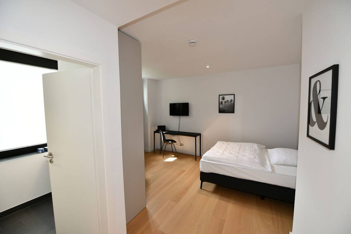 Design-Apartment mit Balkon im Herzen Lindenthals – 50931 Köln – Bild 1 von 9