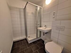 **Wohnglück auf 2 Zimmern - frisch saniert u. mit Balkon**