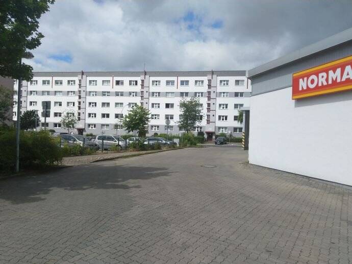 Helle Nichtraucher-Etagenwohnung in sehr guter Stadtlage mit Einbauküche, Stellplatz und zwei Kellerräumen! – Neubrandenburg – Vorschaubild 6