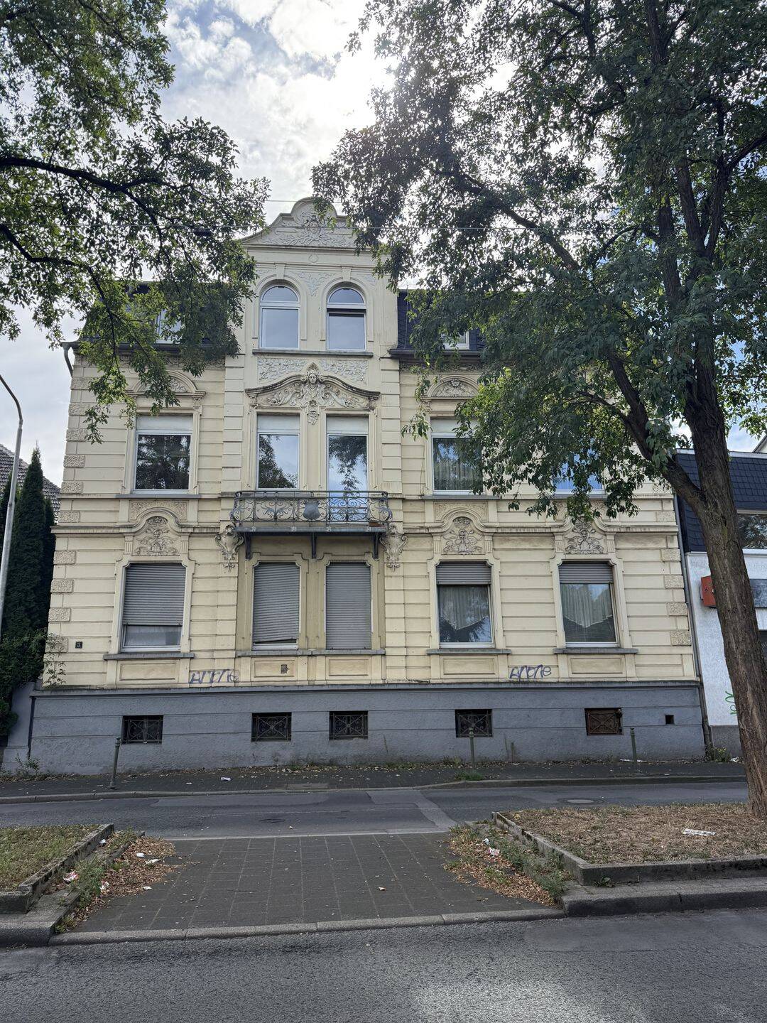 Vielseitiges Mehrfamilienhaus im Herzen Iserlohns - Ihr ideales Investment! – Iserlohn – Bild 1 von 9
