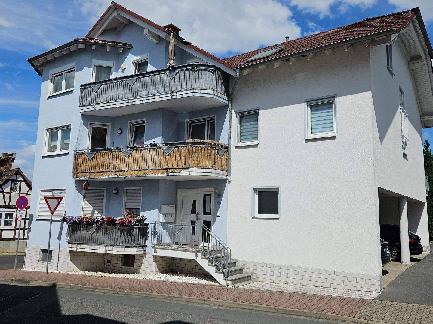BAD VILBEL-GRONAU 2 MFH, insg. 8 gr. Wohnungen + 12 Kfz-Stellpl. in gutem Zustand, Balkone, Parkett, zeitgem. Bäder, Investment mit Potential! – Bad Vilbel – Vorschaubild 4