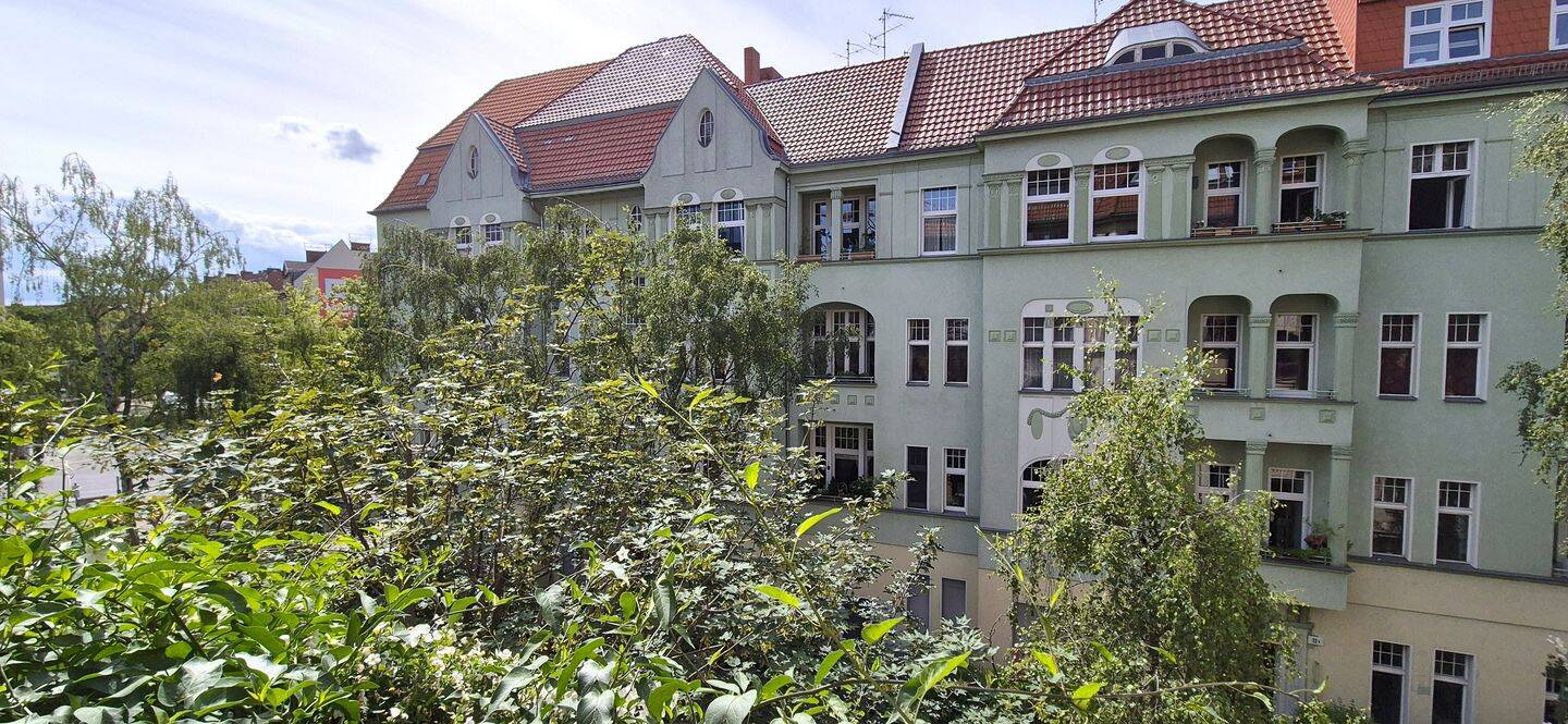 Keine zusätzliche Provision für Käufer! Einfach zum Wohlfühlen - mit ordentlichem Altbau-Charme!