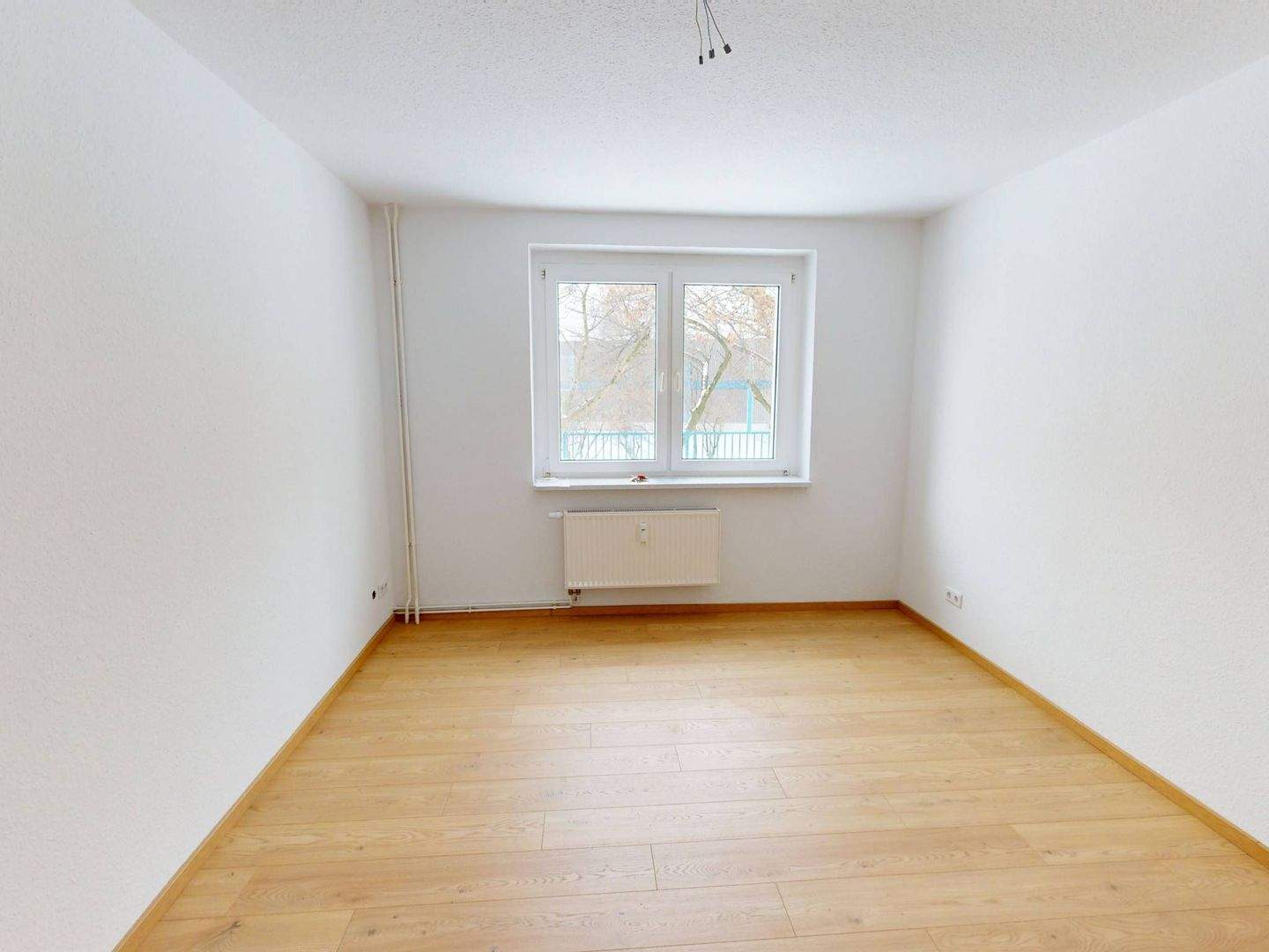 Platz und Helligkeit: Große 3-Zimmer-Wohnung mit Wannenbad – Wittenberg – Vorschaubild 4