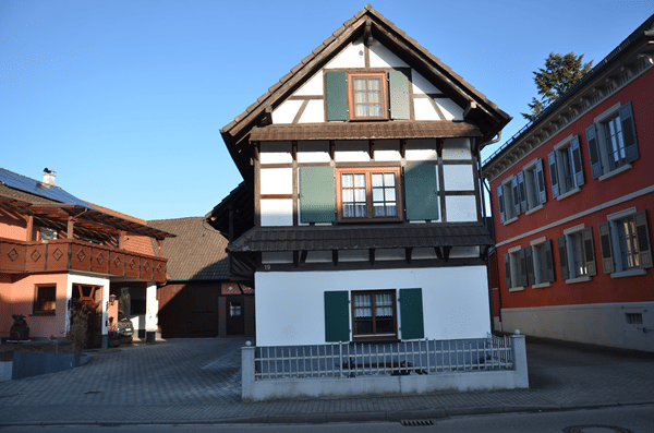 Willstätt-Eckartsweier: Großes Anwesen mit EFH, ausgebautem Nebengebäude & Ökonomiegebäude. WOHNEN und VERMIETEN - ohne Reparaturstau – Willstätt – Vorschaubild 3