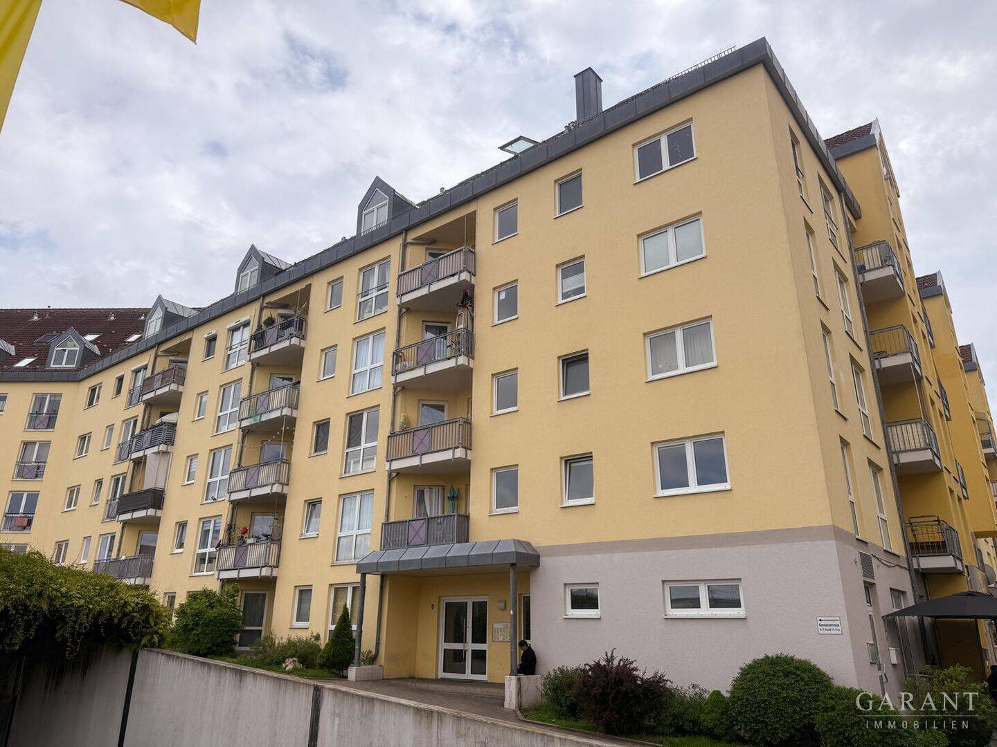 Attraktive 2-Zimmer-Wohnung in Fürth: Erstklassige Lage, gepflegt & bezugsfrei zum Jahresende!