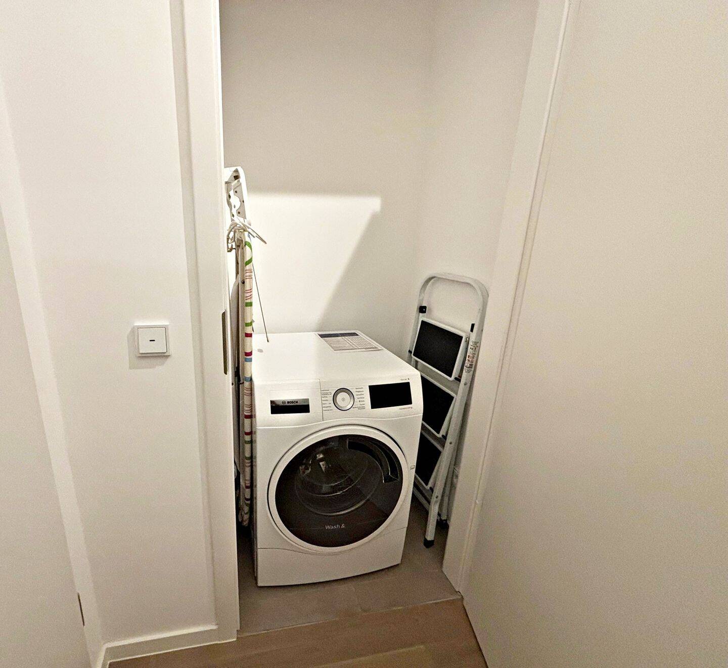Hochwertig möblierte 2-Zimmer-Wohnung mit großzügigem Balkon – Düsseldorf – Vorschaubild 8