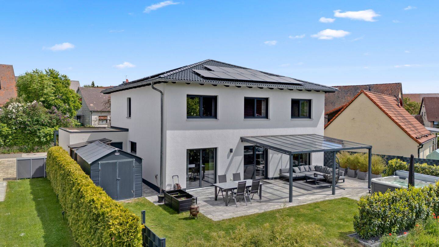 Baujahr 2020! Energieeffiziente Stadtvilla mit großzügigem Garten in traumhafter Lage – Altdorf bei Nürnberg – Vorschaubild 2