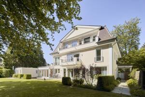 Großzügige Villa in Deckstein