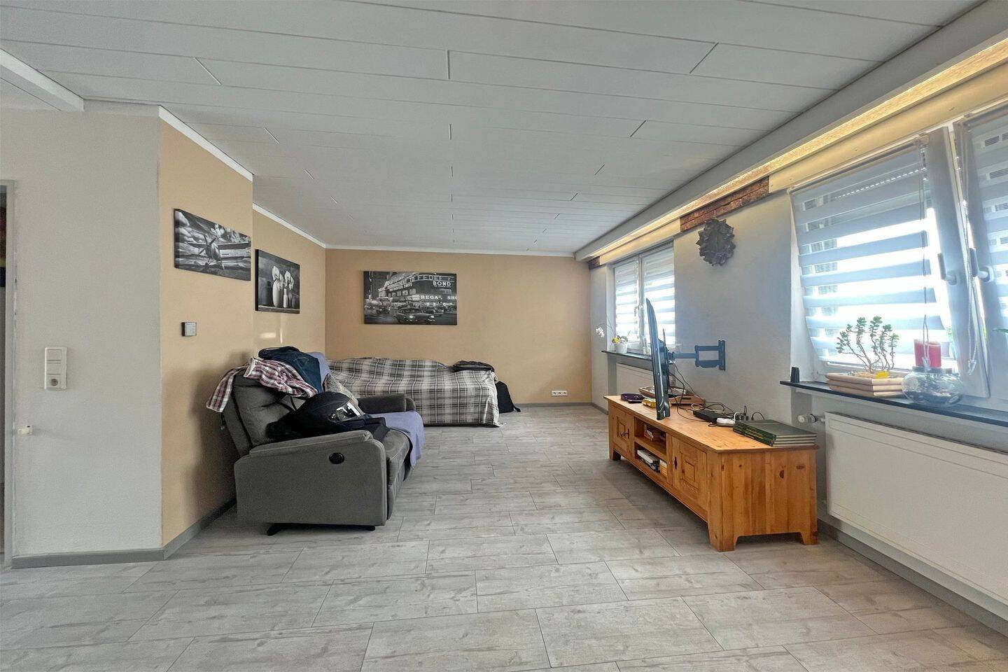 Renoviertes EFH mit neuwertiger Doppelgarage in idyllischer Wohnsiedlung nahe des Klosters – Hermeskeil – Vorschaubild 4