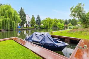 Am Wasser! Teil-sanierter Bungalow mit privatem Bootsanleger am Kanal, Einbauküche uvm in Rüdersdorf – 15562 Rüdersdorf bei Berlin – Vorschaubild 2
