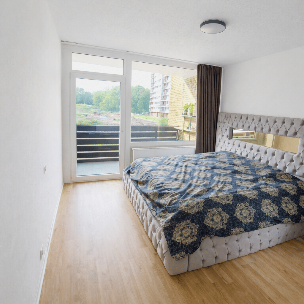 Renovierte Etagenwohnung mit Balkon - ideal zum Einziehen oder Vermieten! – Duisburg – Bild 1 von 4