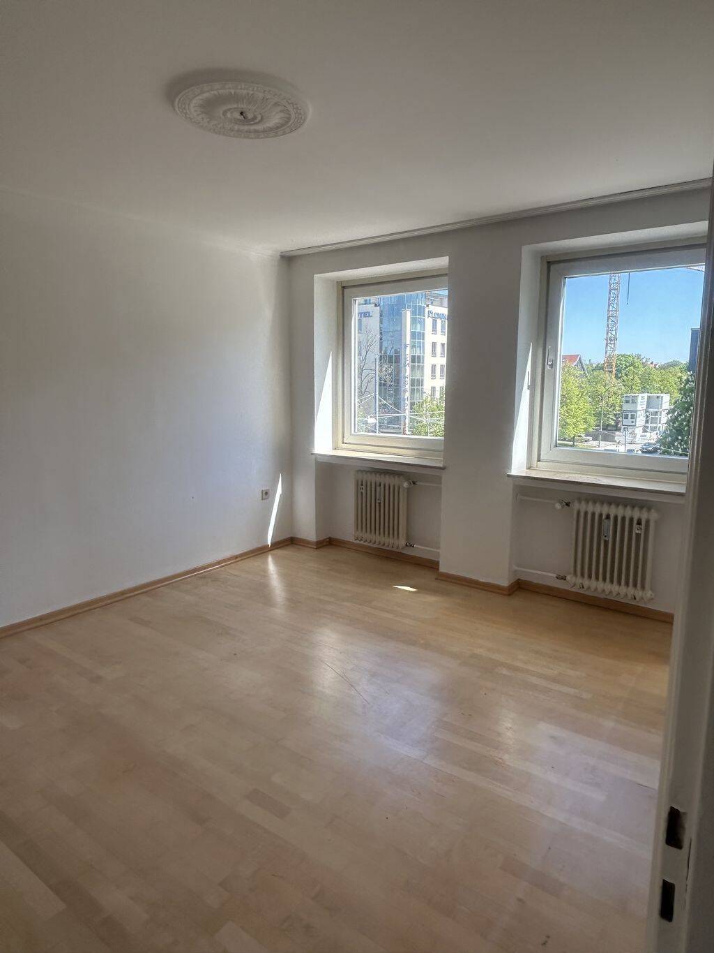Schwabing/Nähe Münchner Freiheit, freie, 2,5 -Zimmer-Wohnung – München – Vorschaubild 2