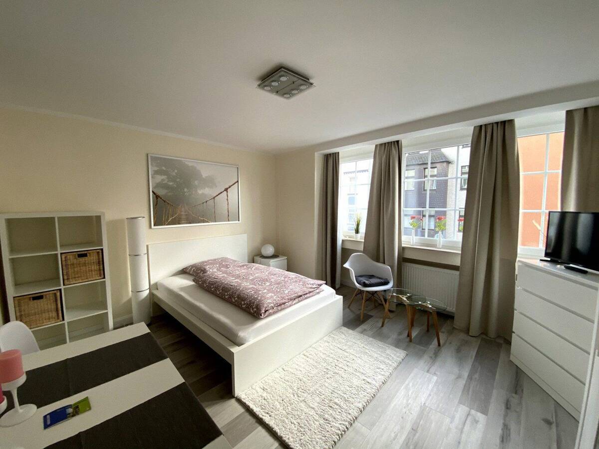 Schöne Single Wohnung (möbliert) nähe Hauptbahnhof – 40233 Düsseldorf – Bild 1 von 6