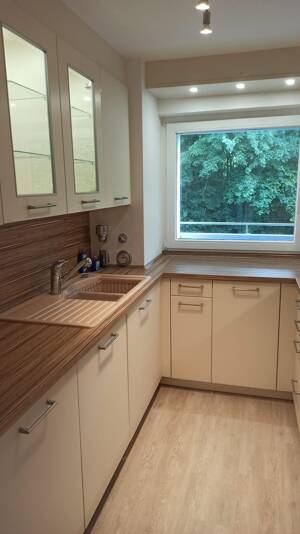 BARRIEREFREI: S-Killesberg: 4. OG, 3,5 Zi., 127 qm Wfl., top-saniert, Kamin, Aufzug, SW-Balkon, Hobbyraum, TG, EBK – 70469 Stuttgart – Vorschaubild 7