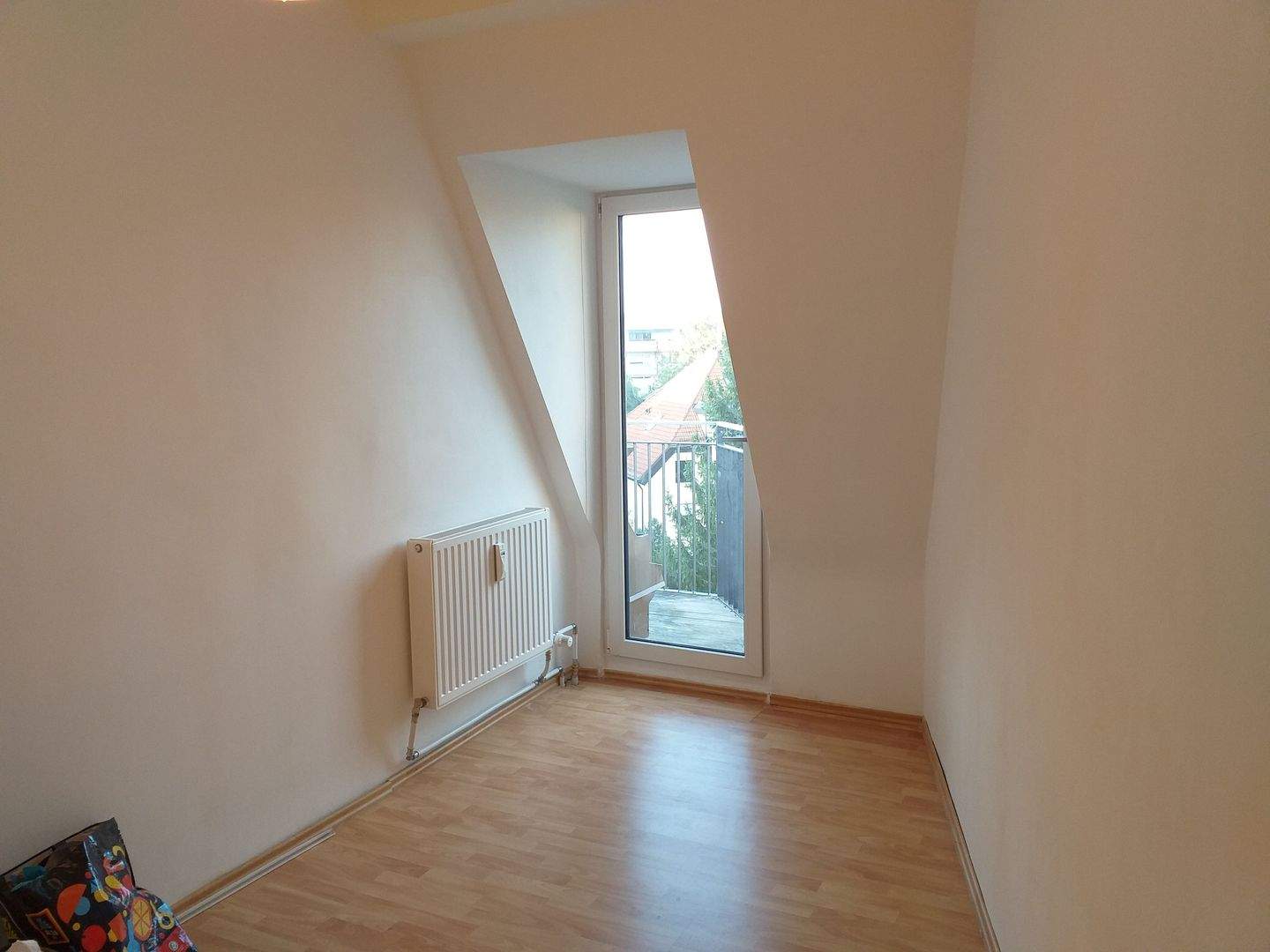 Nürnberg Nord: vermietete 2-Zimmer DG-Wohnung mit Balkon, kleine Singleküche, Duschbad mit Fenster zu verkaufen – Nürnberg – Vorschaubild 8