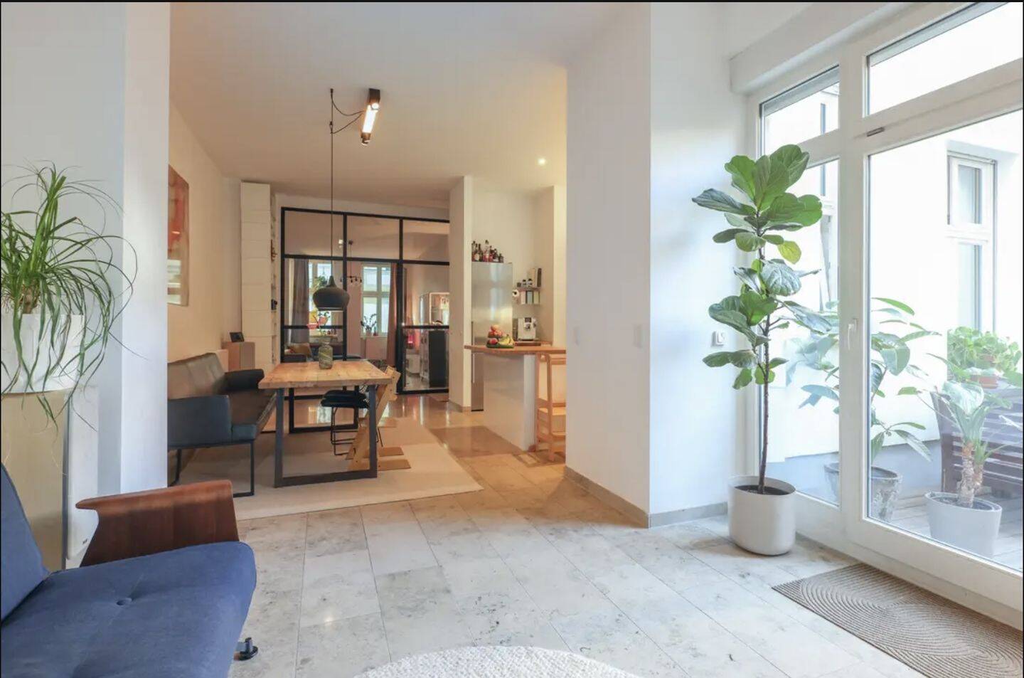 Stilvolle 4-Zimmer-Wohnung mit großer Hofterrasse im Herzen Friedrichshains – Berlin – Vorschaubild 5