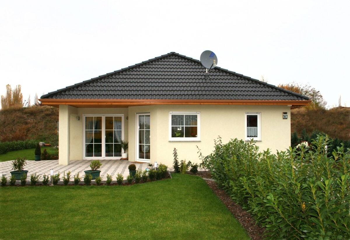 Nicht nur für’s Alter perfekt: 3 Zimmer, Ton-Dachziegel, L-W-Wärmepumpe, Fußbodenhz., Grundriss frei!!! Grdst.-Preis Mölkau inklusive! – 4316 Leipzig – Bild 1 von 1