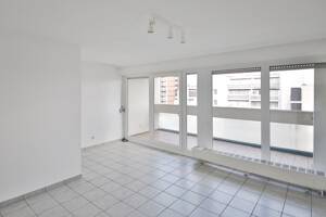 Modernisierte 2-Zimmer-Wohnung mit zwei Balkonen, Weitblick über Karlsruhe & sanierter Wohnanlage – 76131 Karlsruhe – Vorschaubild 2