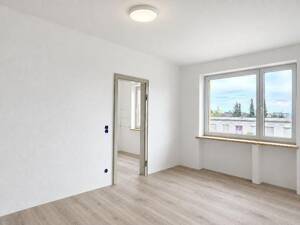 Alles neu: 2-Zimmer-Wohnung mit Balkon direkt am Laimer Platz