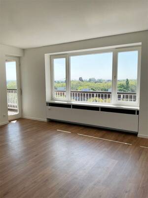 Wohngenuss & Rheinblick, frisch modernisiert mit Rundum-Panorama-Balkon, neues Bad, Gäste-WC, Aufzug – 50968 Köln – Vorschaubild 2