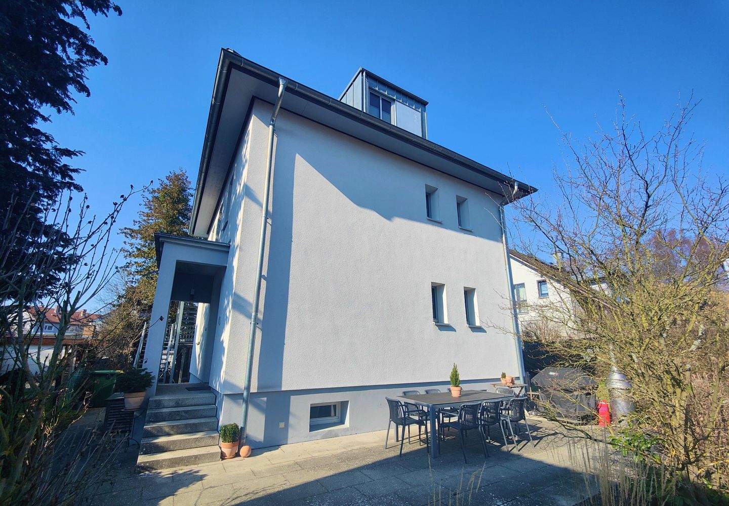 Moderne Interpretation des Wohnens mit Charme der 30er-Jahre – Coburg – Bild 1 von 9