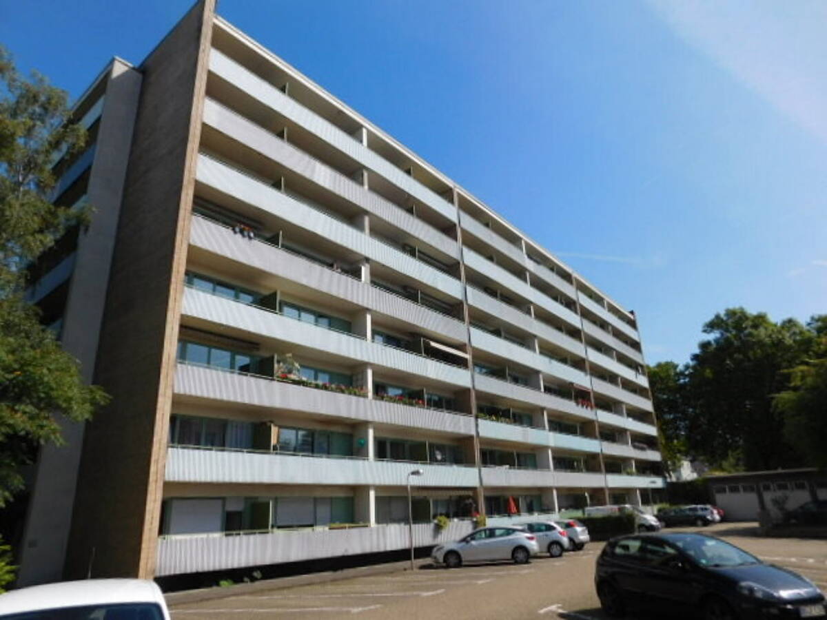 ***Großzügige 2-Zimmerwohnung mit modernisiertem Bad und 2 Balkone... ohne Wandtapeten*** – 47226 Duisburg – Bild 1 von 7