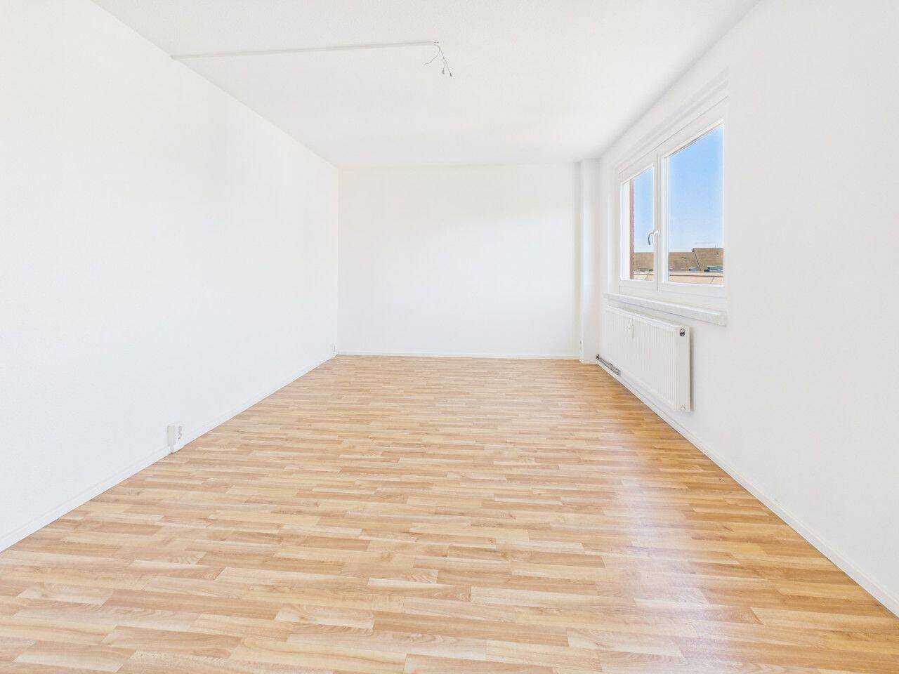 Top saniert mit großem Balkon und super Weitblick! ** Aufzug ** – Chemnitz – Vorschaubild 8