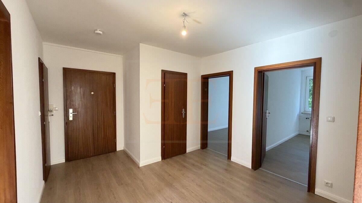 Großzügig geschnittene 4-Zimmerwohnung (2 2/2) mit Balkon im ersten Obergeschoss – Hamburg – Vorschaubild 9