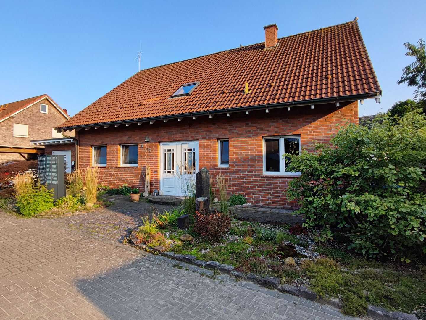 Von privat (provisionsfrei): Grosszügiges und energetisch autarkes Einfamilienhaus mit optionaler ELW in Lippetal – Lippetal – Bild 1 von 9