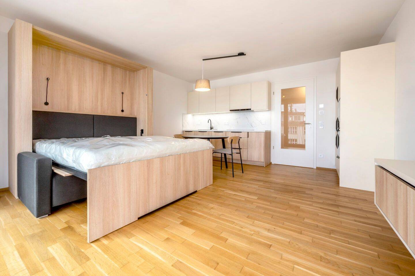 Möblierte Wohnung - 1-Zimmer Wohnung mit Loggia am Elbufer – Marina Garden