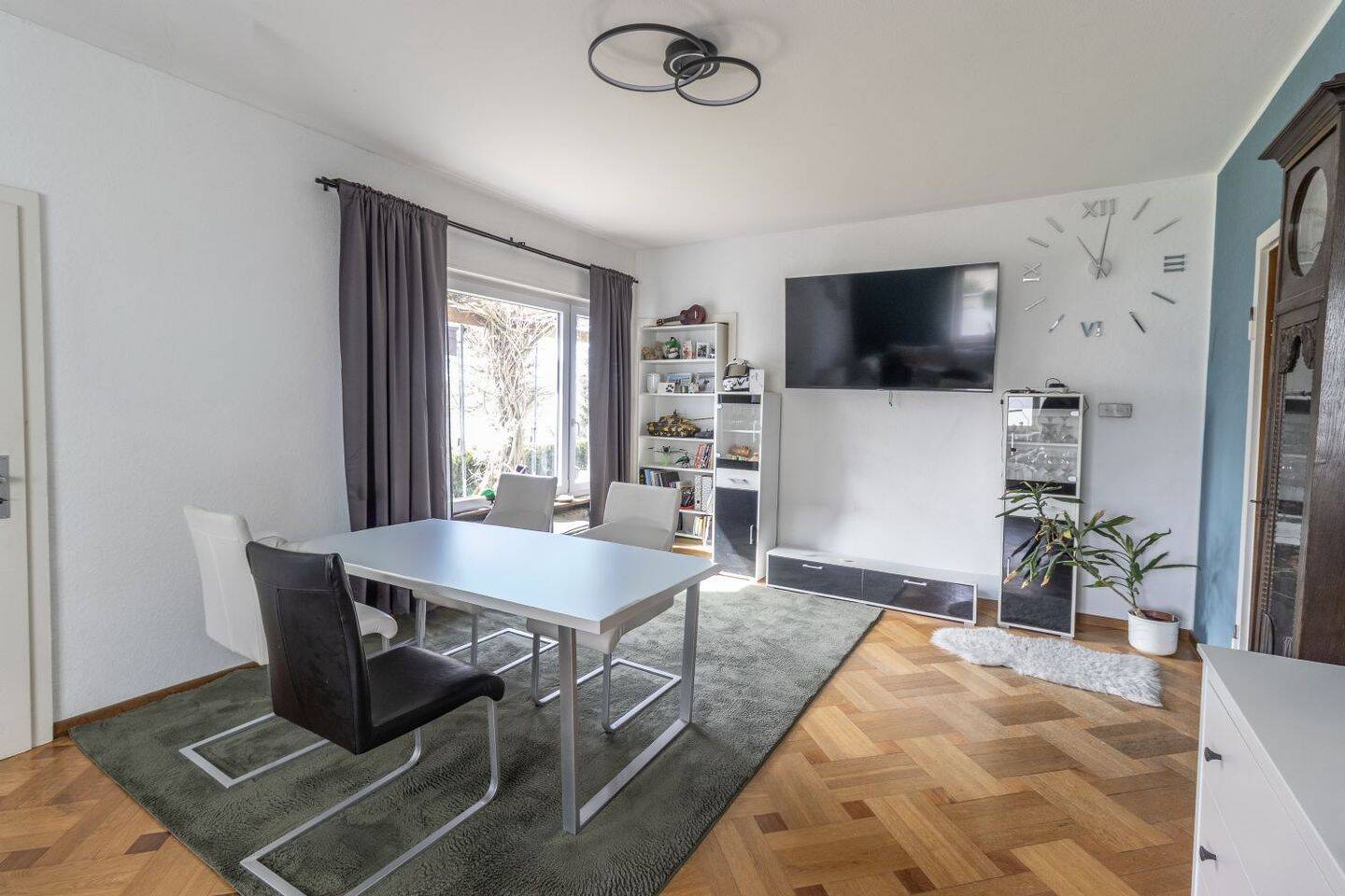 **Großzügiges Zweifamilienhaus mit Doppelgarage in begehrter und familienfreundlicher Wohnlage** – Göppingen – Vorschaubild 6