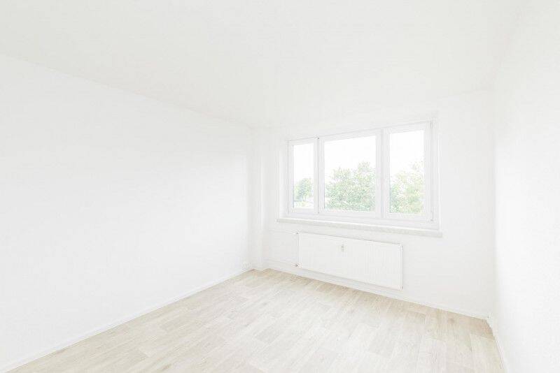 Modernes Bad mit Fenster / Aufzug – Chemnitz – Vorschaubild 6