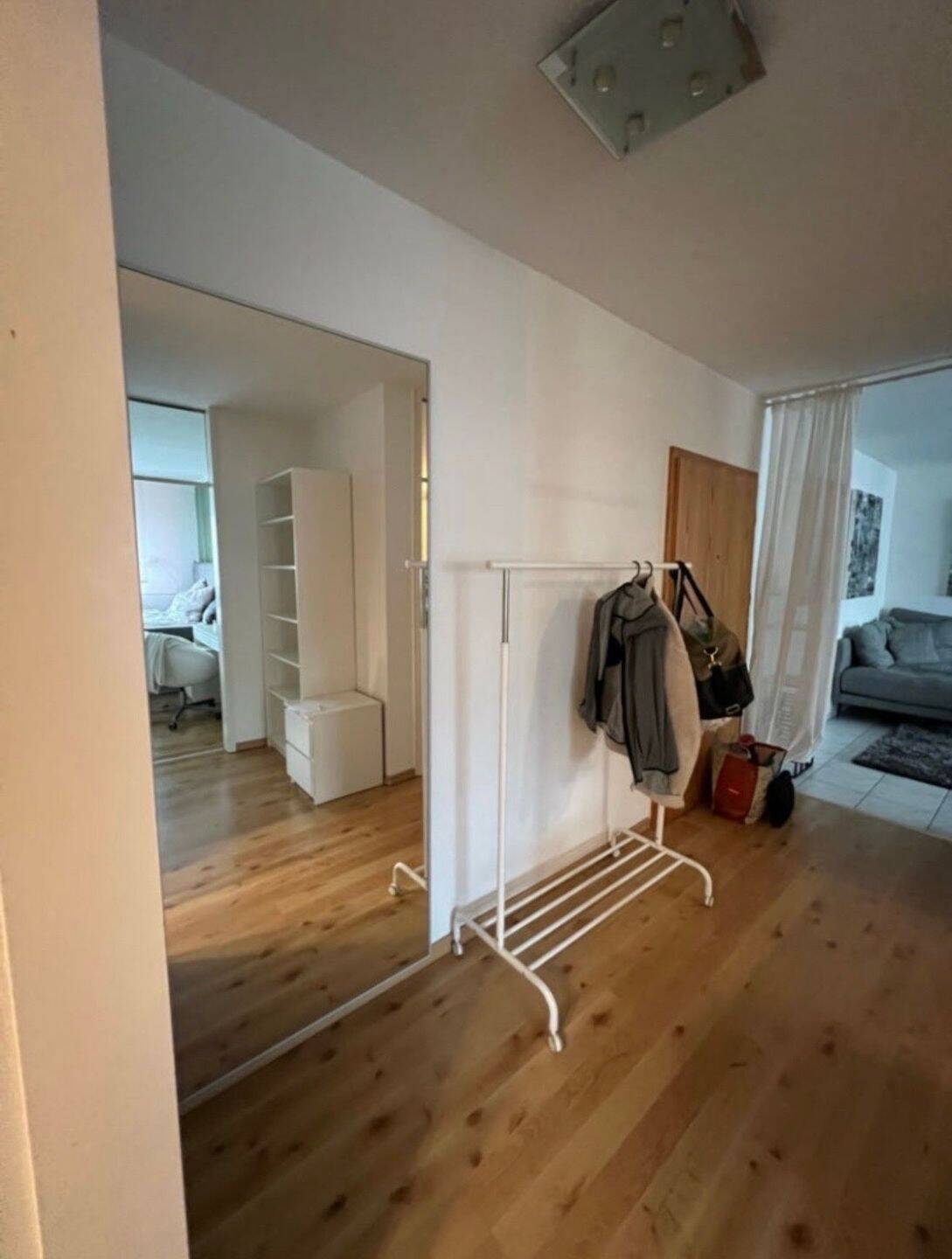 Zwischenmiete: voll ausgestattet und stylisch eingerichtete 2 Zimmer Wohnung mit Balkon – Karlsruhe – Vorschaubild 2