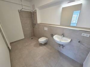 2 Monate mietfrei! Apartment mit Neubau-Ausstattung, Einbauküche, neues Bad + Walk-In-Dusche, Aufzug – 52062 Aachen – Vorschaubild 4