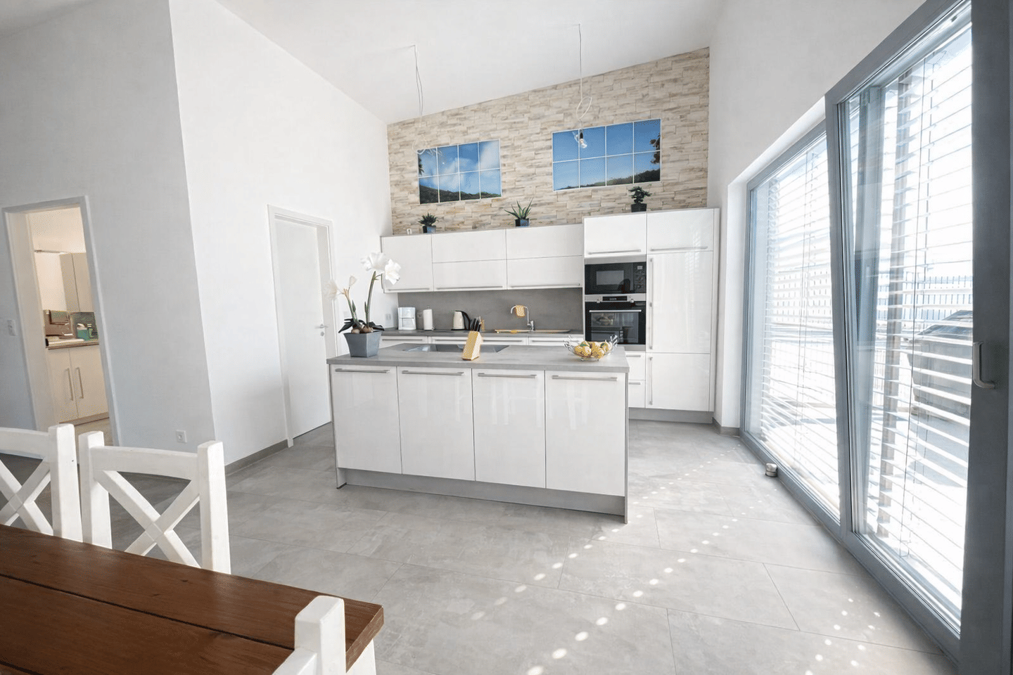 Arbeiten und Wohnen auf 2.700 m² - Gewerbeobjekt mit Wohnhaus, Halle und Garagen – Mühlhausen – Bild 1 von 9