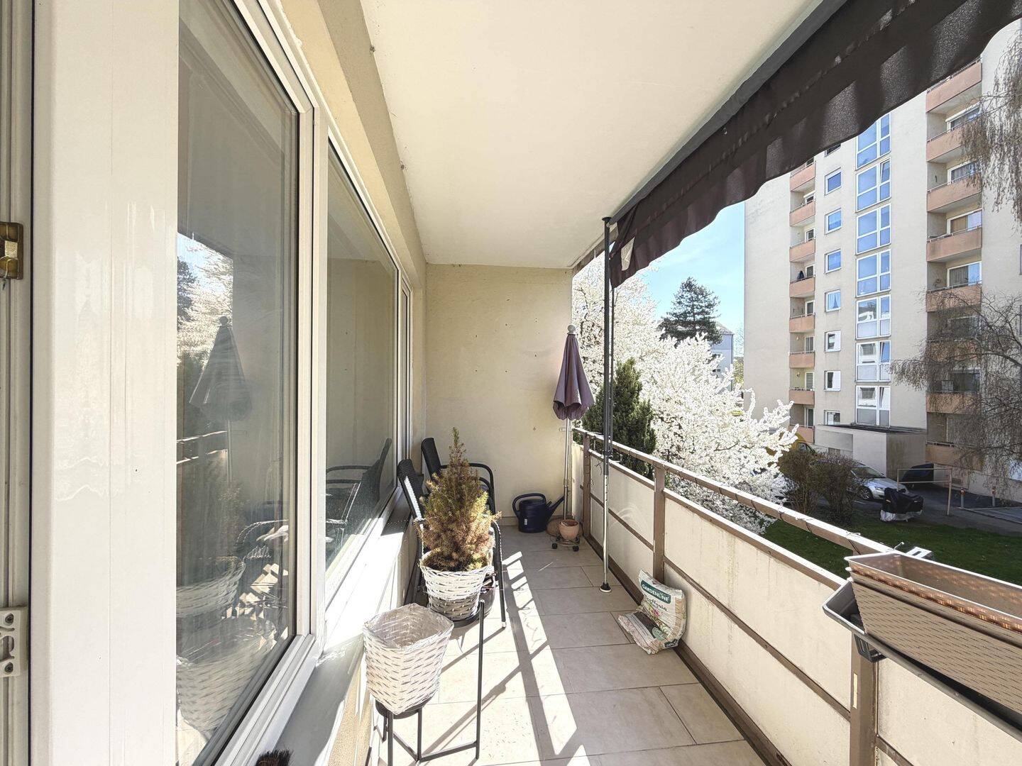 Attraktive Kapitalanlage: Vermietete 2-Zimmer-Wohnung mit Balkon in zentraler Lage von Offenhausen – Neu-Ulm – Vorschaubild 2