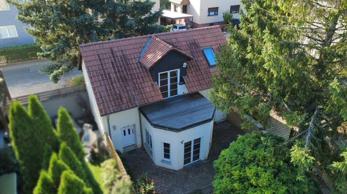 Individuelles Stadthaus mit Garten, Dachterrasse und Garage in Stadtfeld-West – 39110 Magdeburg – Bild 1 von 6