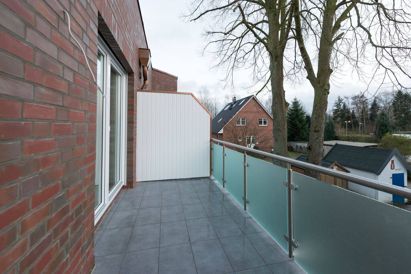 Neuwertige Komfortwohnung mit großem Balkon und Carport-Stellplatz – Hamburg – Vorschaubild 3