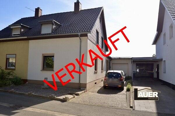Einfamilienhaus mit großem Garten und Garage in schöner Lage.