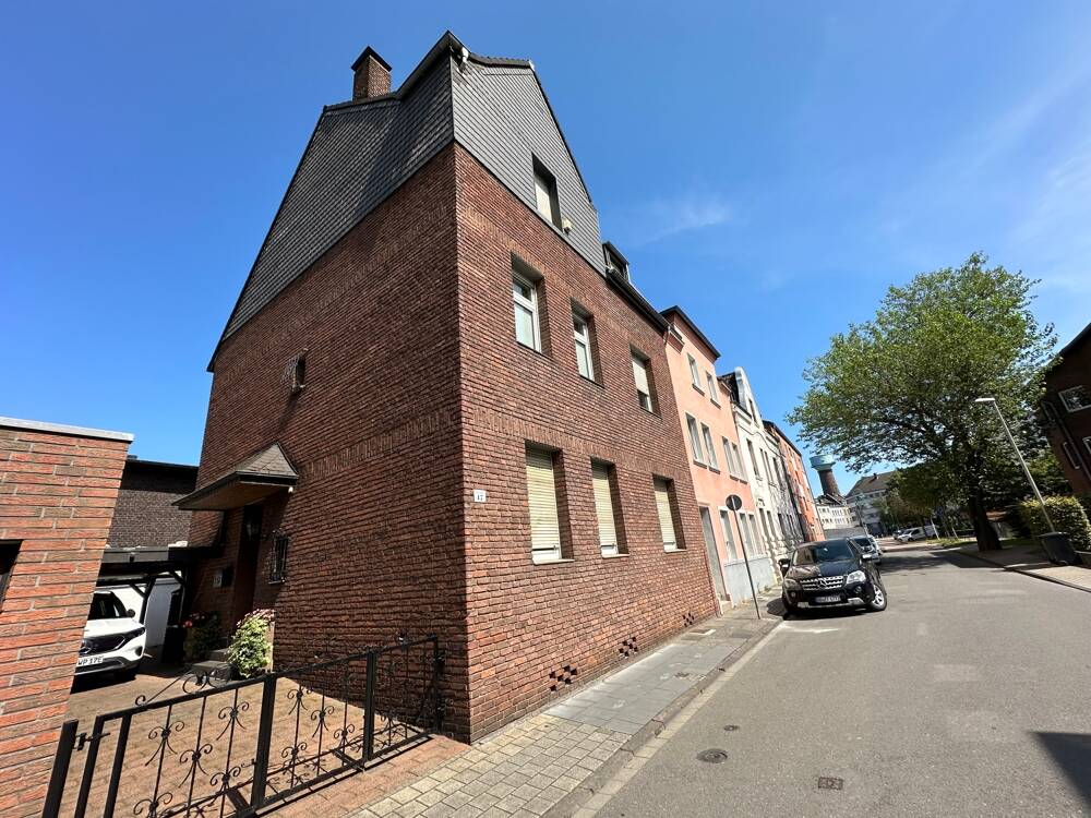 Modernisiertes Zweifamilienhaus mit großer Eigentümerwohnung in Alt-Hamborn! – Duisburg – Bild 1 von 9