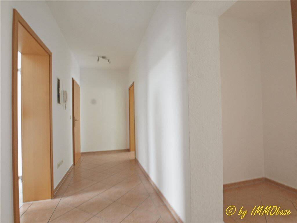 Lichterfüllte Wohnung mit Balkon und Stellplatz! – Chemnitz – Vorschaubild 2