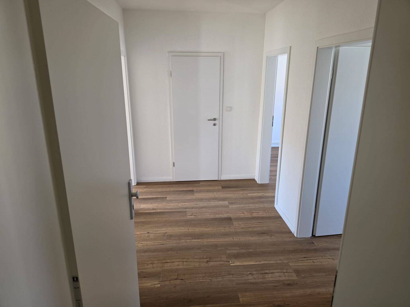 Walle, Erlingplatz 3 Zi.-Whg., Balkon, Einbauküche, Laminatfußboden – Bremen – Vorschaubild 2