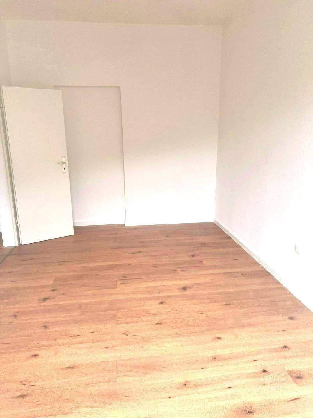 NEU SANIERT / HELLE WOHNUNG / BLICK INS GRÜNE / TOP LAGE – Chemnitz – Vorschaubild 5