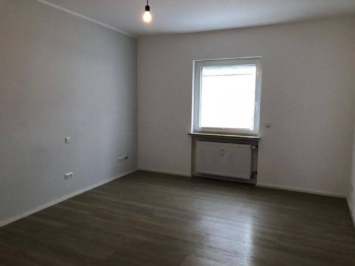 Moderne 2-Zimmer-Wohnung in der Innenstadt mit Südbalkon in kernsaniertem Mehrfamilienhaus