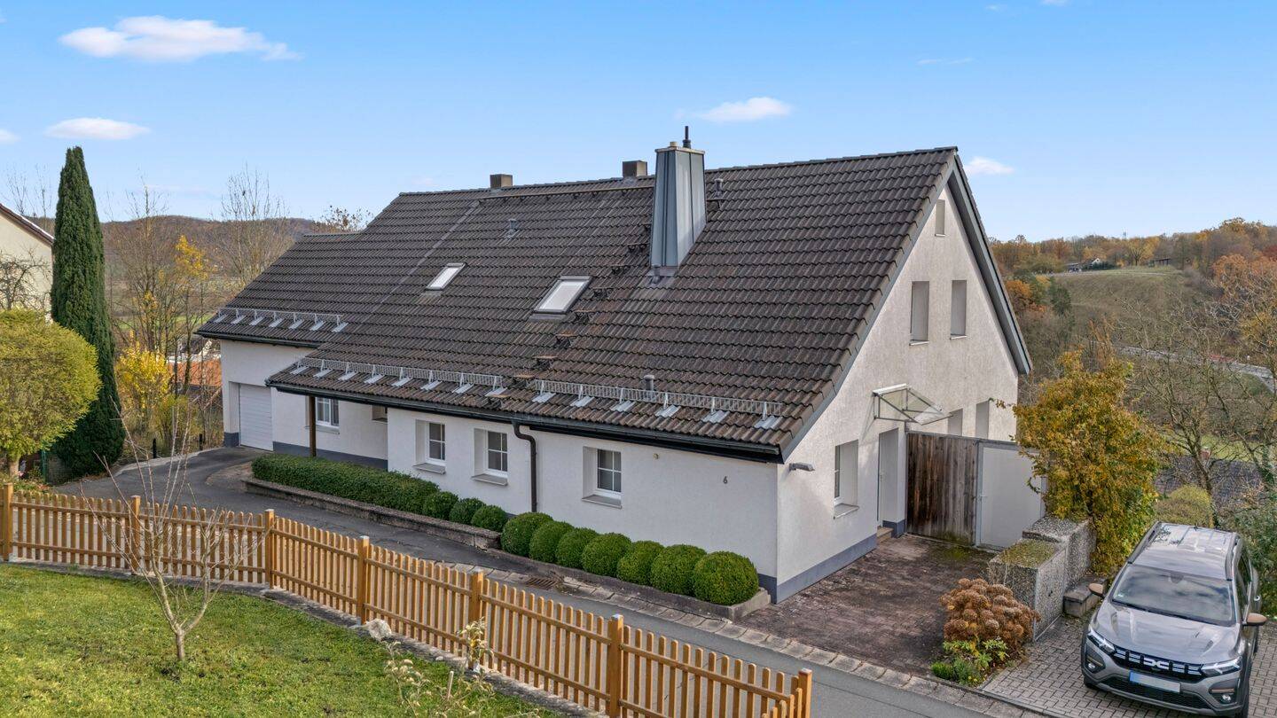 Panoramablick ins Tal! Modernisiertes ZFH mit ELW in ruhiger Lage in Untersteinach (Kulmbach) – Untersteinach – Vorschaubild 4