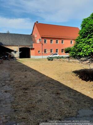 Nur ca. 95 km bis Berlin *** Platz ohne Ende? Fast. Vierseitenhof mit 8 Zimmern, 2 Küchen, 4 Bädern, Scheune, Stallungen, Badeteich u.m. und 6.725 m² – 12307 Berlin – Vorschaubild 4