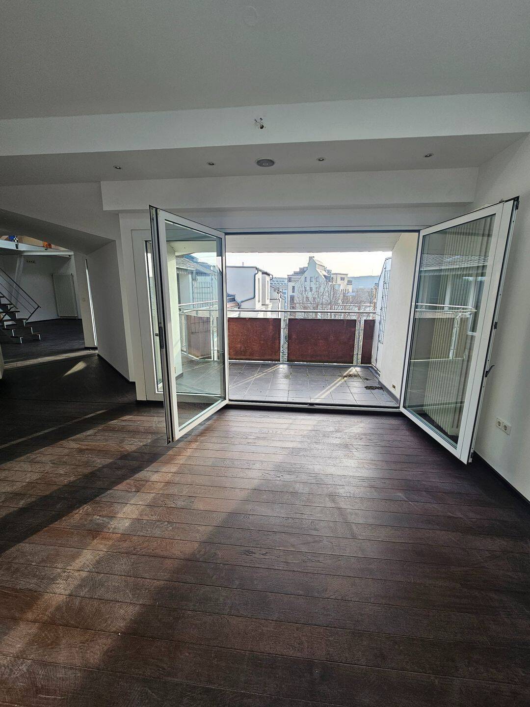 Repräsentative DG-Wohnung mit Galerie, ca. 64 m² WZ, Kamin, Gäste-WC, gr. Balkon, Lift – Leipzig – Vorschaubild 9