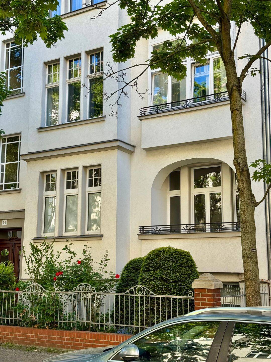 Altbauwohnung mit Kamin, Stuck, Dielen & Loggia – 120 m² in Steglitz