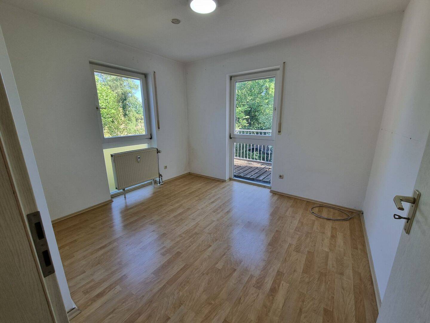 Natur pur, lichte Vierzimmerwohnung mit großem Balkon und Terrasse im 3-Familienhaus – Altdorf bei Nürnberg – Vorschaubild 8