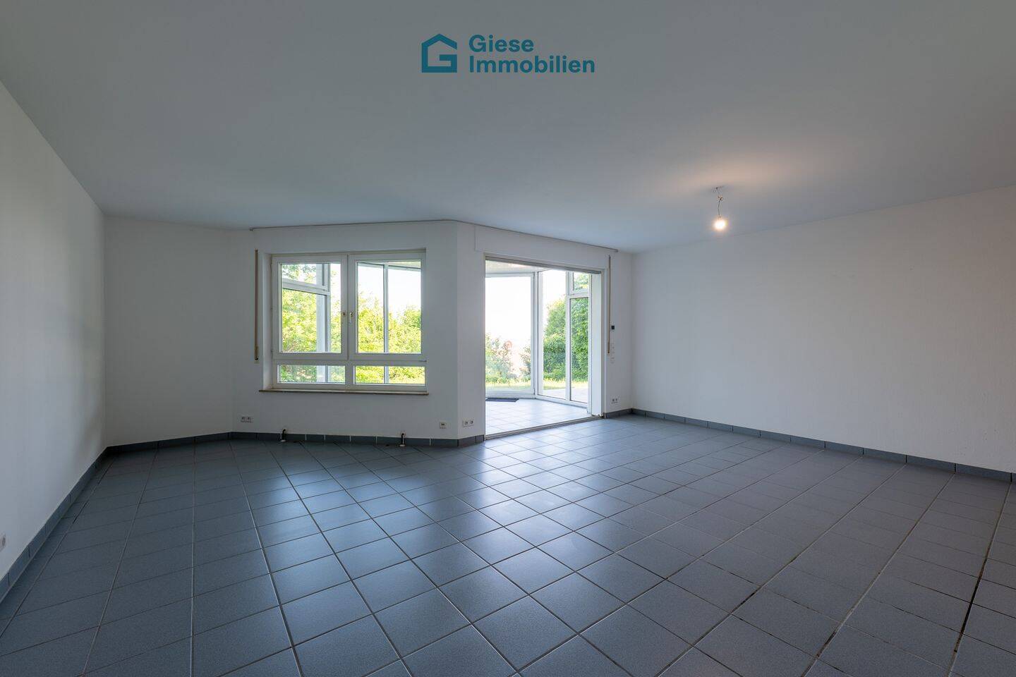 2,5-Zi-Whg - mit Wintergarten, Terrasse & Gartenanteil – Stuttgart – Vorschaubild 5